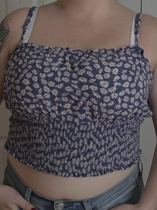 American Eagle Outfitters Tops - American Eagle Daisy Smocked Crop Top — Size XL